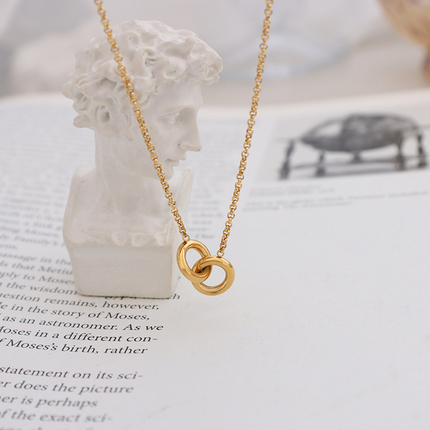 Linked Circle Necklace in Gold