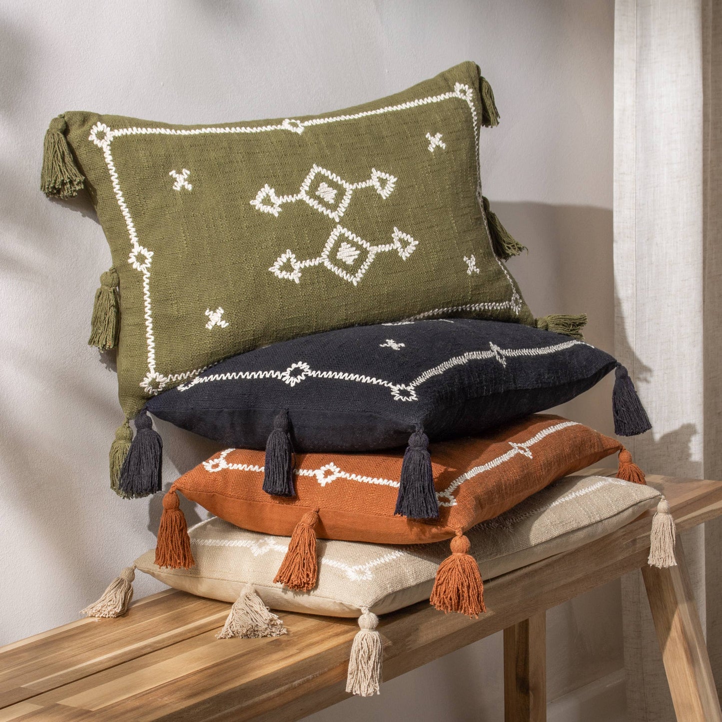 Folis Cushion Black