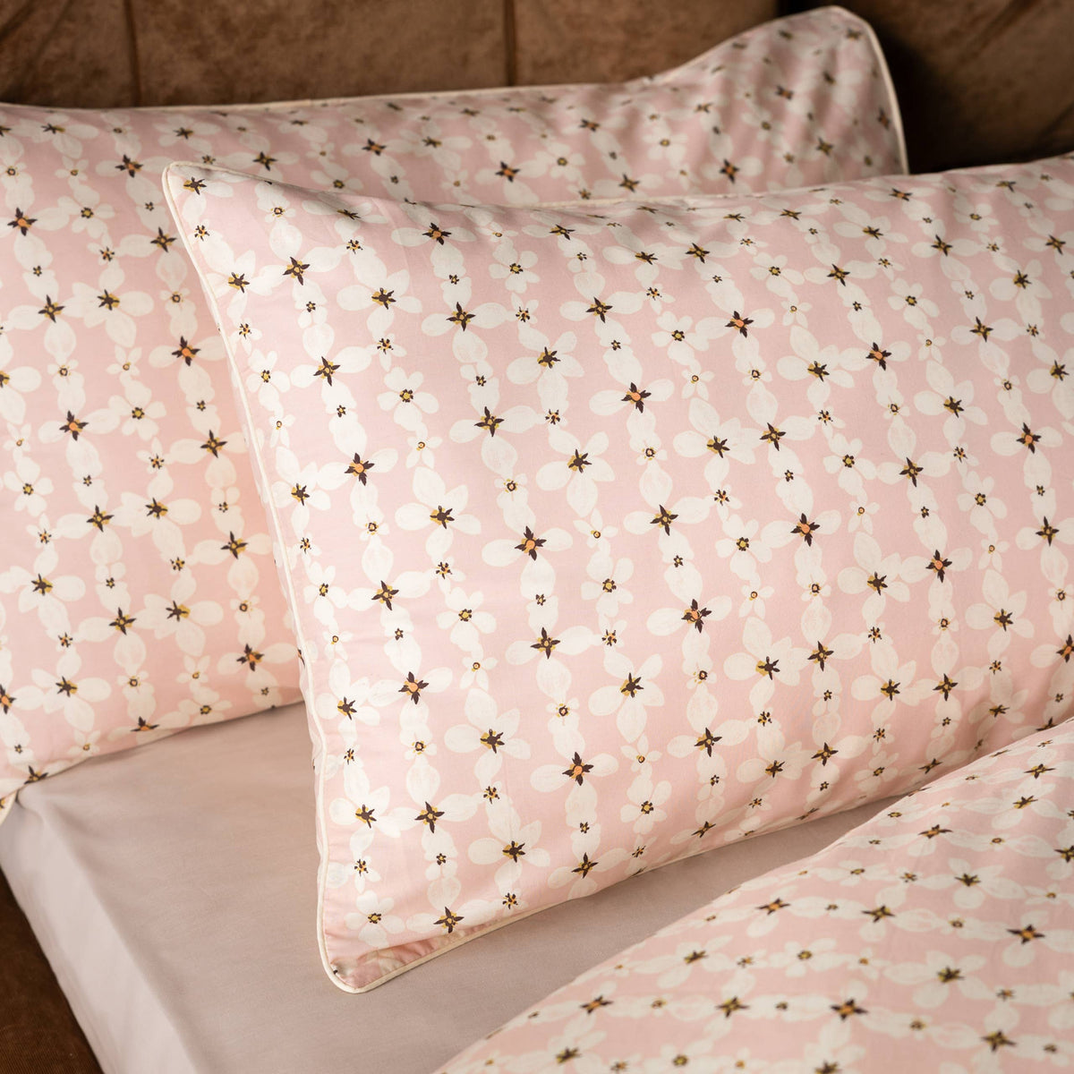 Translucent Daisy Piped Duvet Cover Set Pink