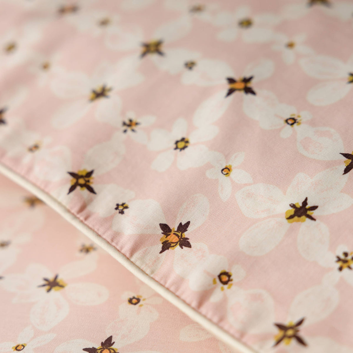 Translucent Daisy Piped Duvet Cover Set Pink