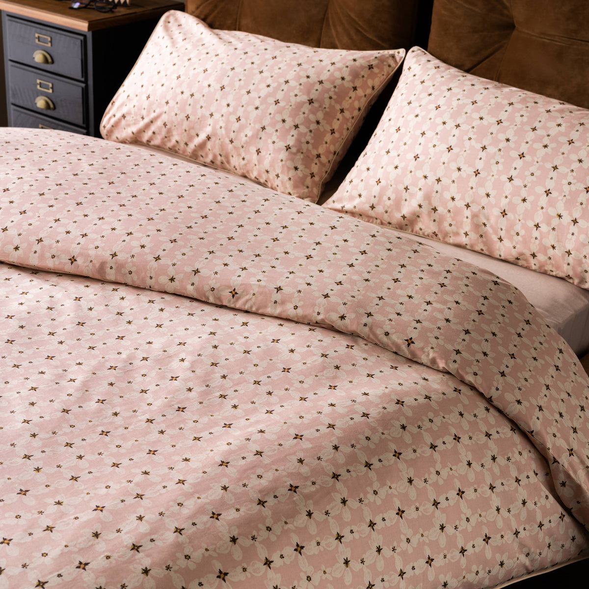 Translucent Daisy Piped Duvet Cover Set Pink