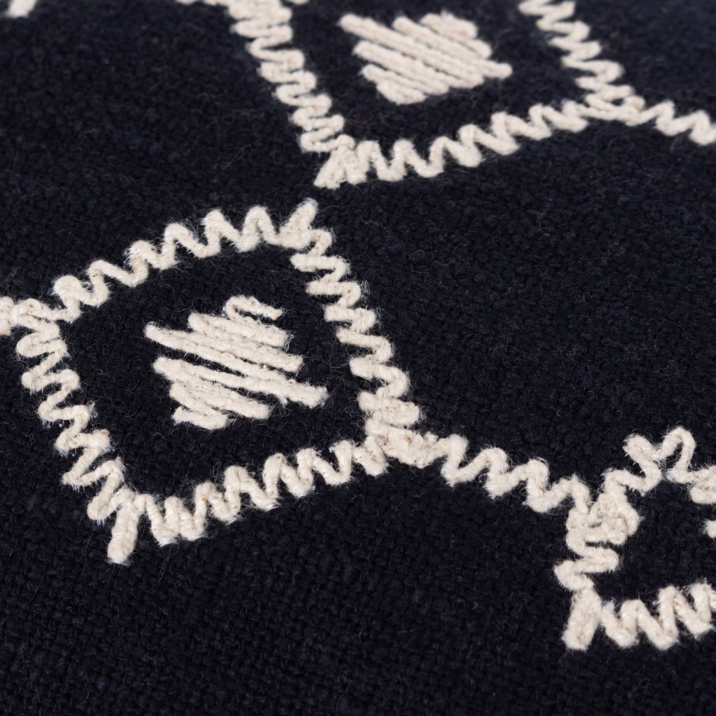 Folis Cushion Black