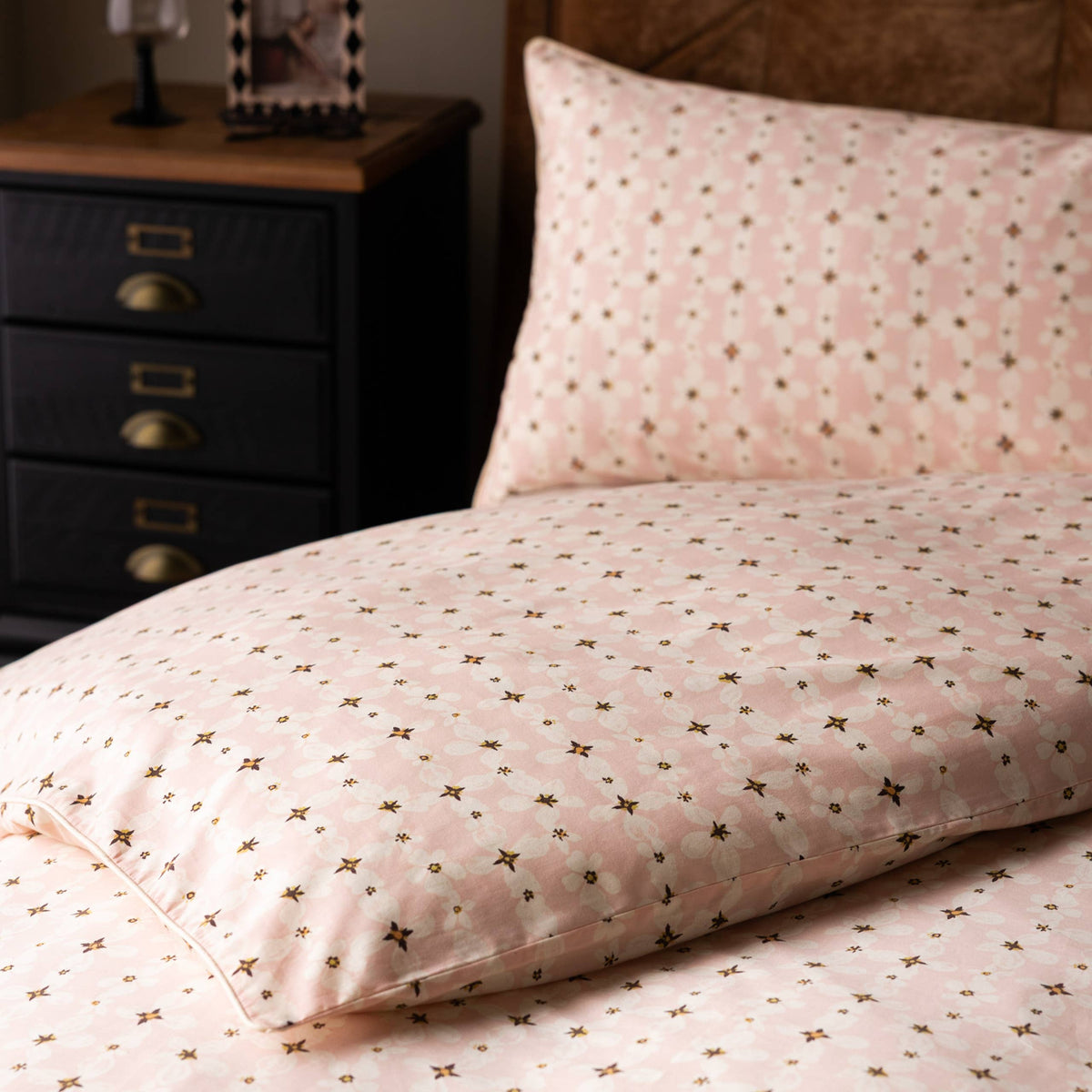 Translucent Daisy Piped Duvet Cover Set Pink
