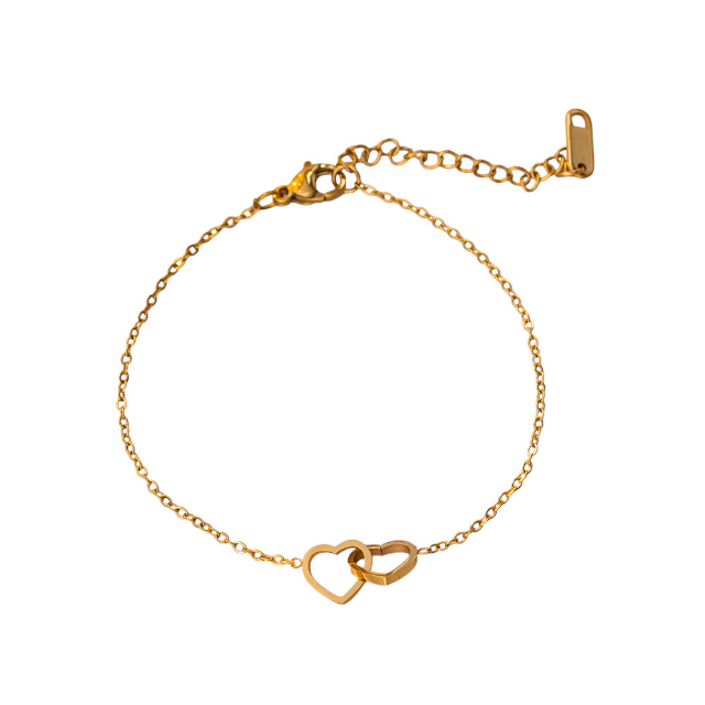 Linked heart bracelet in gold