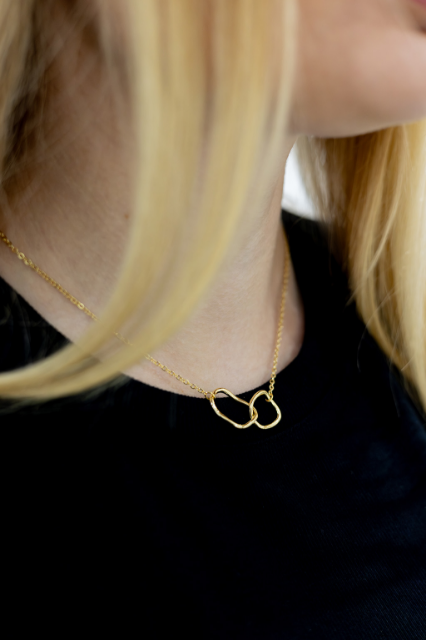 Linked twin hoop necklace in gold