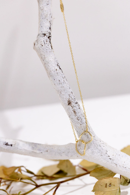 Linked twin hoop necklace in gold