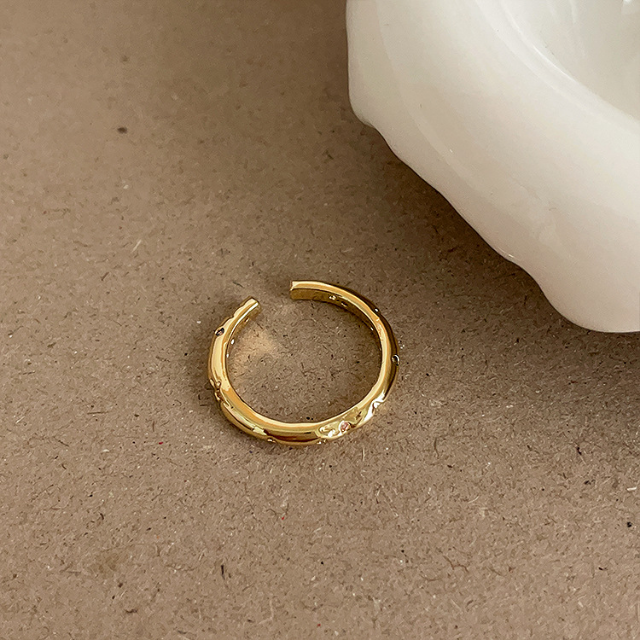 Multi cubic zirconia inset ring in gold